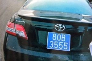 Truy tìm chiếc xe mang biển số giả nghi chở ngà voi và gây tai nạn liên hoàn