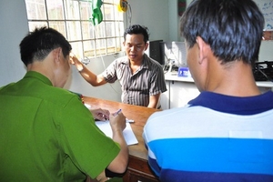 Không đòi được tiền, dùng kéo đâm nạn nhân tử vong