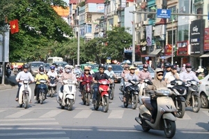 Miền Bắc nắng nóng, mưa dông trải rộng khắp Nam bộ