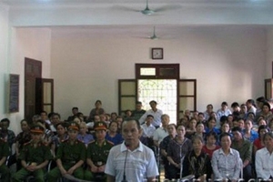 Trả giá đắt vì dàn dựng màn kịch mưu sát vợ giữa đường