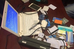 Hai người Trung Quốc dùng thẻ giả chiếm đoạt hàng trăm triệu đồng