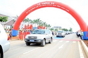 Thông xe dự án đường Hồ Chí Minh đoạn qua tỉnh Kon Tum