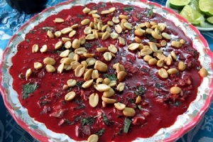 Hàng loạt người nhập viện, 2 người tử vong do ăn tiết canh