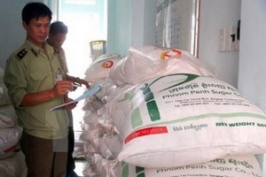 Liên tiếp bắt 2 vụ vận chuyển, mua bán đường cát Thái Lan nhập lậu