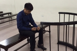 Hành hung cảnh sát ngay tại trụ sở