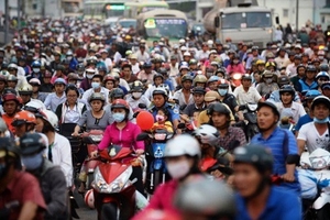 Băn khoăn thu phí bảo trì đường bộ với xe máy