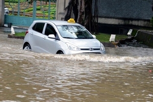Quảng Ninh: Mưa lớn kéo dài thành phố Hạ Long và Cẩm Phả, giao thông bị chia cắt