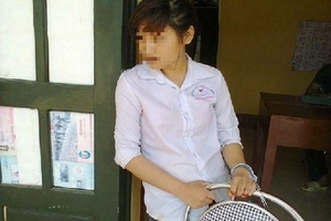 Chuyện cô nữ sinh áo trắng ngồi sau xe tên trùm ma túy