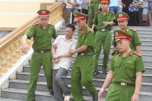 Tử hình kẻ vận chuyển thuê 7 bánh heroin