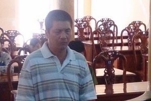 Gã dượng đồi bại hiếp dâm cháu gái vợ