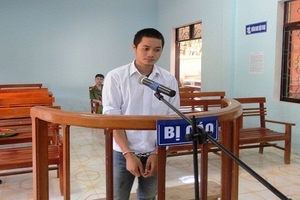 Say rượu, đập phá lán trại của công nhân