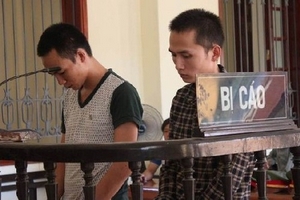 Hai trai làng lĩnh án vì cùng “yêu” bé gái 13 tuổi