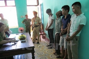 Truy bắt nóng taxi Mai Linh tàng trữ ma túy, ngoan cố bỏ chạy