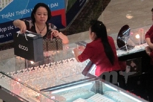 Giá bán vàng SJC tại nhiều doanh nghiệp xuống dưới 35 triệu đồng