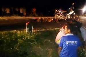 Bé gái 3 tuổi chết thảm dưới bánh xe container