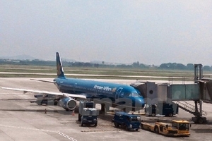 Hàng loạt chuyến bay bị hủy, chuyển hướng vì cơn bão số 3