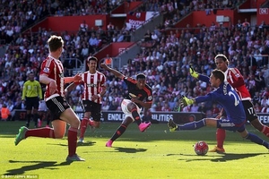 Martial lập cú đúp, M.U ngược dòng đánh bại Southampton