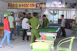 Xông vào quán bi-a đập phá tài sản