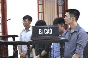 Đâm chết người vì tranh giành phòng hát