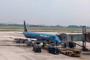 Vietnam Airlines lùi giờ bay, dùng tàu bay lớn chở khách vì bão Dujuan