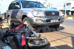 Đắk Lắk: Ôtô mất lái đâm gây tai nạn làm 3 người bị thương