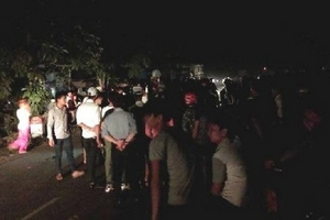 Nghệ An: Hai xe máy đối đầu kinh hoàng, 5 người thương vong