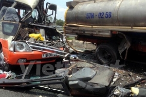 Điều tra nguyên nhân vụ ôtô đâm liên hoàn trên cao tốc ở Long An