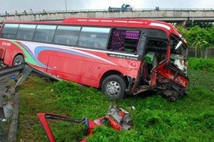 Khởi tố 2 lái xe trong vụ tai nạn liên hoàn trên cao tốc Trung Lương