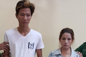 Bắt giữ hai đối tượng vận chuyển cần sa từ Lào về Việt Nam