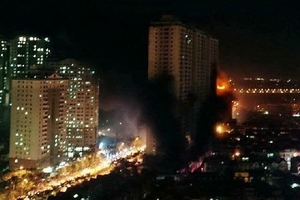 Hà Nội: Đã khống chế được đám cháy tại chung cư CT 4A XaLa