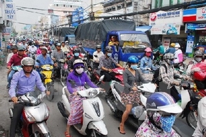 Khắc phục tình trạng ùn tắc giao thông cục bộ tại Hà Nội và TP.HCM