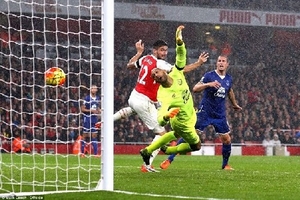 Đánh bại Everton, Arsenal leo lên ngôi đầu Premier League