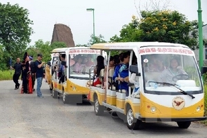 Xử lý gần 1.000 xe chở người bốn bánh tự ý lưu hành “chui”