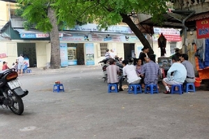 Hà Nội: Nam thanh niên đâm chết đồng nghiệp rồi bỏ trốn