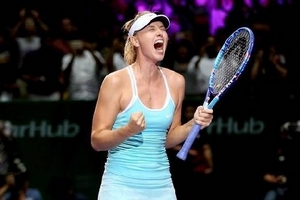 Hạ gục Simona Halep, Maria Sharapova đặt 1 chân vào bán kết