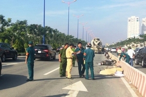 Hai nữ sinh viên chết thảm dưới bánh xe bồn