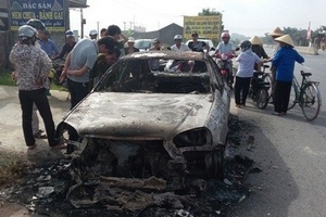 Thanh Hóa: Đốt xe ô tô vì tài xế đi chậm