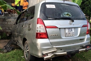 Hà Nội: Ô tô "điên" gây tai nạn liên hoàn, 8 người bị thương