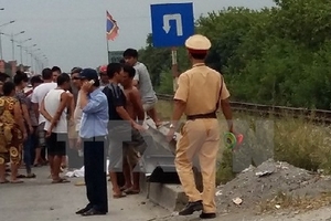 Quảng Bình: Tàu khách va chạm xe máy, 1 người tử vong tại chỗ