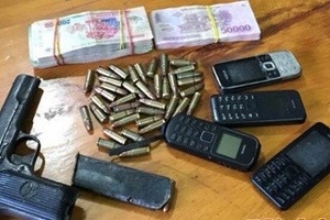 Mang theo súng K54 cùng 44 viên đạn vượt biên trái phép