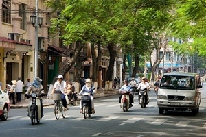 Nhiệt tăng cao, giữa mùa đông Bắc bộ nắng như ngày hè