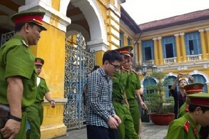 Án chung thân cho nam sinh giết người tình đồng tính