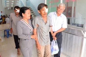 Tây Ninh mổ mắt miễn phí cho người cao tuổi khó khăn