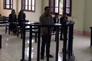 Dùng dao gây thương tích cho 2 cháu họ vì mâu thuẫn cũ