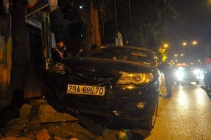 Hà Nội: Xe điên “đại náo” giờ tan tầm, 3 người bị thương