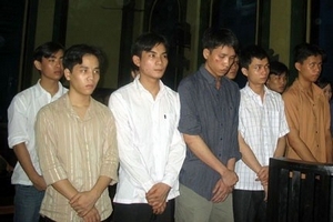 Ăn cơm tù không thời hạn vì gây án để bênh… “người đẹp”