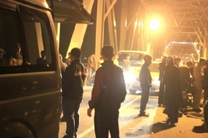 Xe máy đối đầu trên cầu Bến Thủy, 2 người tử vong