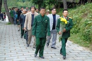 Hàng ngàn lượt người viếng mộ Đại tướng Võ Nguyên Giáp