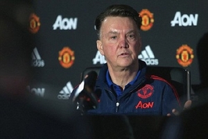 Nổi giận với truyền thông, Van Gaal bỏ họp báo giữa chừng