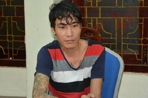 Móng Cái: Thanh niên khống chế, dọa giết 2 cháu bé